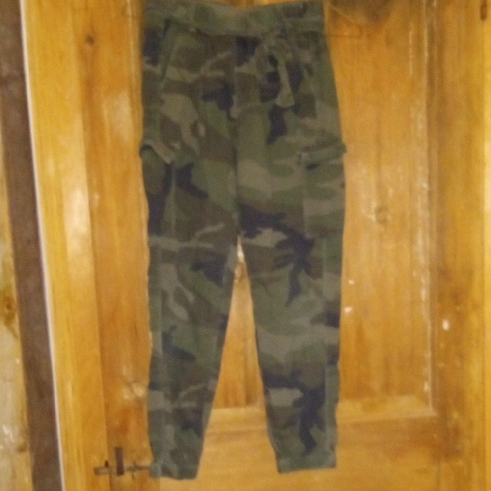 Abercrombie Kids Casual Green and Black Camouflage Bottoms